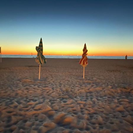Blanvatel A Trouville Bagian luar foto